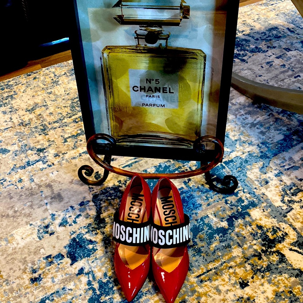 MOSCHINO ELEGANT RED HEELS 👠 NEW WITH TAGS 🏷 RETAILS $560